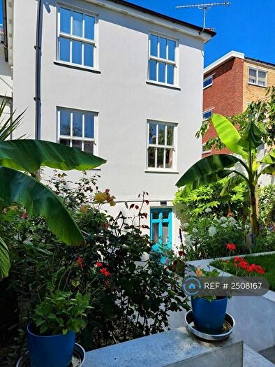 1 Bedroom Flat To Rent In Queen's Crescent, Southsea, PO5