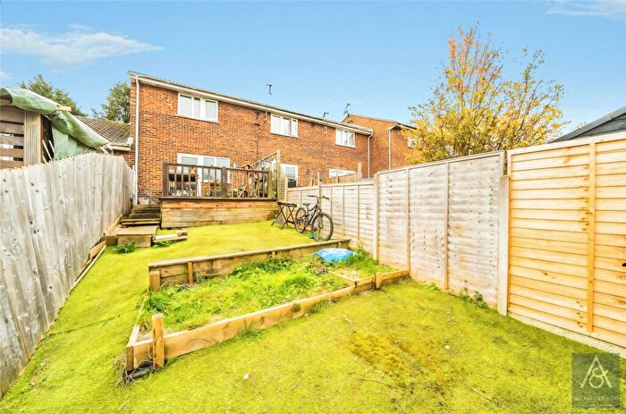 3 Bedroom End Of Terrace House For Sale In Meadow Gardens, Buckingham, Buckinghamshire, MK18