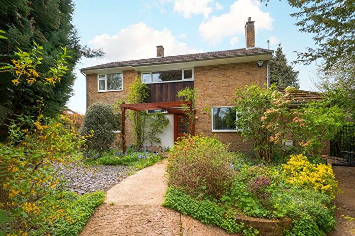 4 Bedroom Detached House For Sale In Hamm Court, Weybridge, KT13