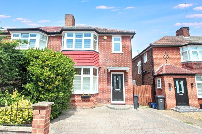 3 Bedroom Semi-Detached House To Rent In St. Albans Road, Woodford Green, IG8