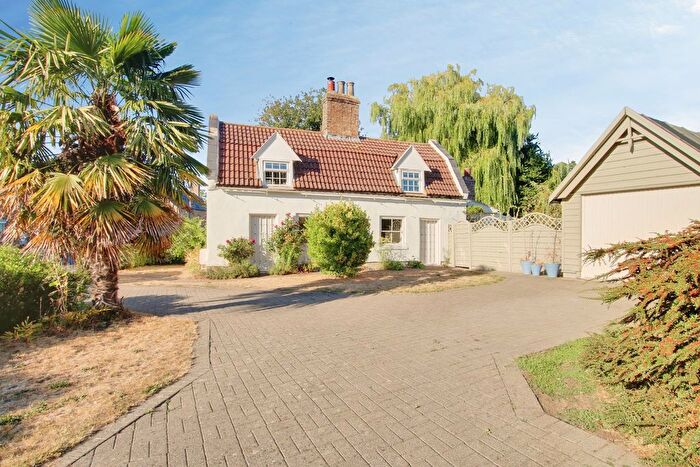2 Bedroom Cottage For Sale In New Street, Doddington, PE15