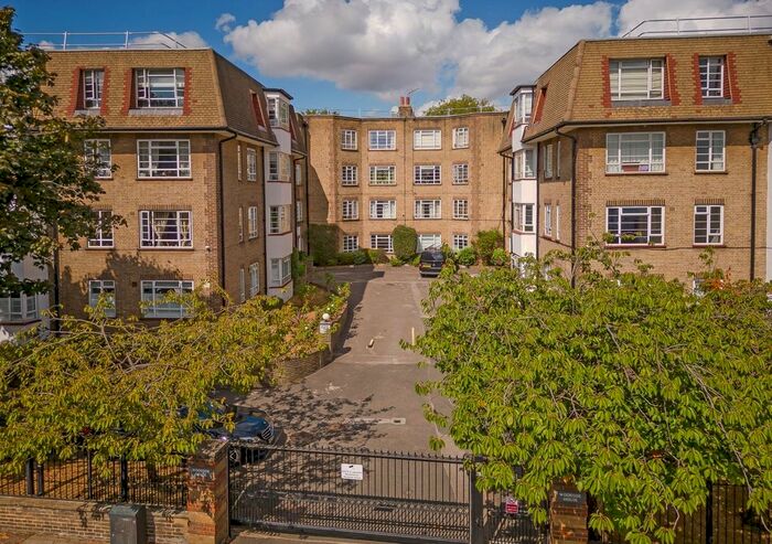 4 Bedroom Flat To Rent In Woodside, London, SW19