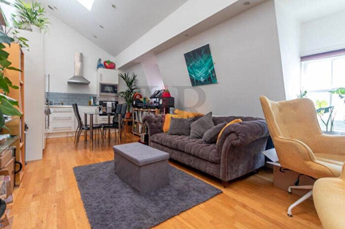 2 Bedroom Apartment To Rent In Hastings Close, London, SE15