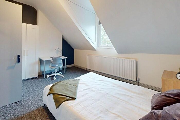 4 Bedroom Semi-Detached House To Rent In Cemetery Avenue, Sheffield, S11