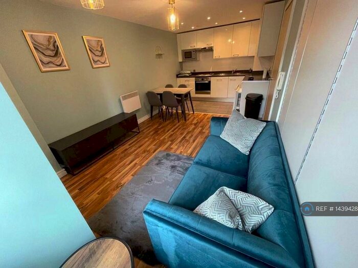 2 Bedroom Flat To Rent In The Quadrangle, Manchester, M1