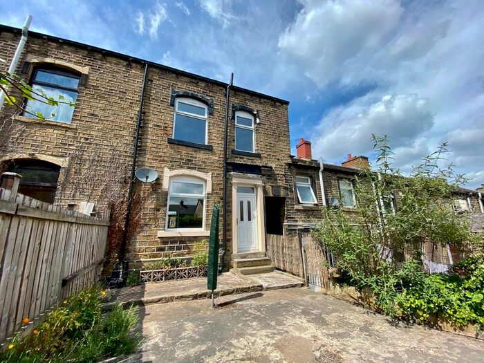 3 Bedroom Terraced House To Rent In Blackmoorfoot Road, Crosland Moor, Huddersfield, HD4