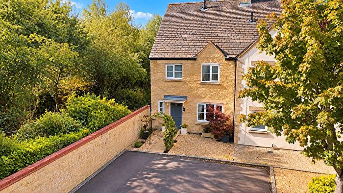 3 Bedroom Semi-Detached House For Sale In Ironstone Close, Swindon, SN25