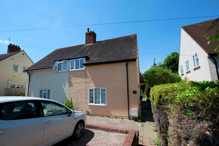 4 Bedroom Semi-Detached House To Rent In Elmside, GU2