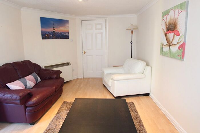 2 Bedroom Flat To Rent In Oxford Street, Glasgow, G5