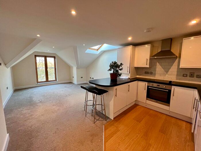 2 Bedroom Flat To Rent In Harrogate Road, Moortown, Leeds, LS17