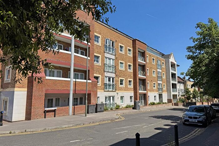 2 Bedroom Flat For Sale In Godalming *** No Onward Chain***, GU7
