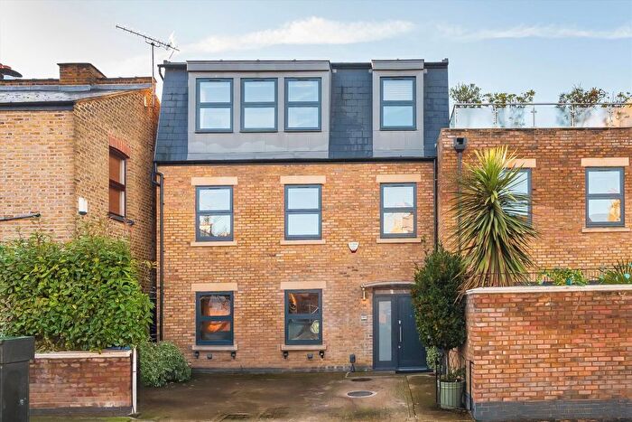 3 Bedroom Property For Sale In Harrow View Road, Ealing, W5