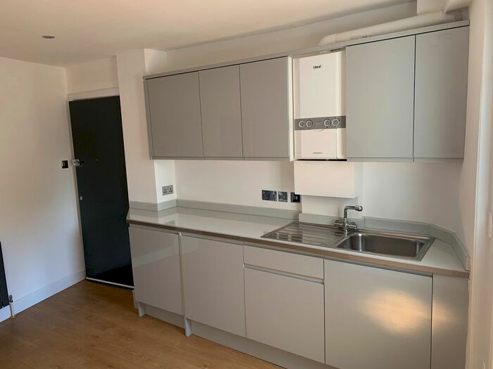 2 Bedroom Flat To Rent In Andover Road, Winchester, SO23