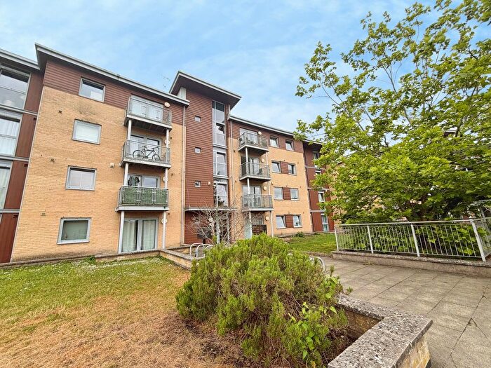 1 Bedroom Flat For Sale In Kelvin Gate, Bracknell, Berkshire, RG12