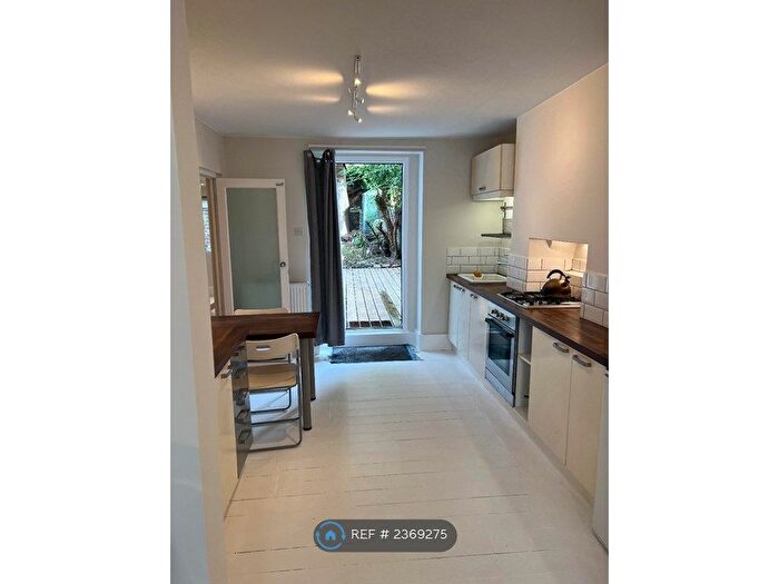 1 Bedroom Flat To Rent In Shepherds Bush, London, W12