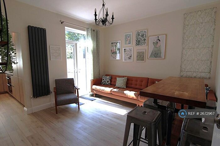 6 Bedroom Semi Detached House To Rent In Trinity Avenue, Nottingham, NG7