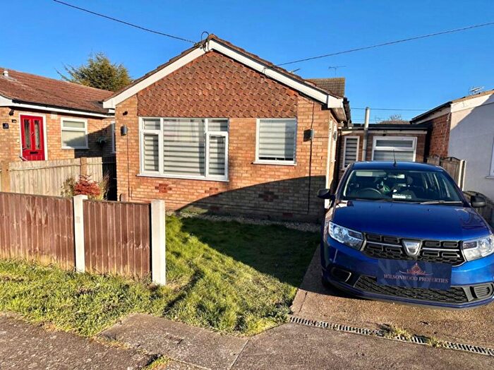 2 Bedroom Bungalow For Sale In Brandenburg Road, Canvey Island, SS8