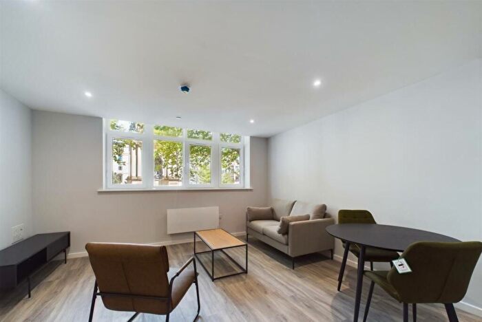 2 Bedroom Flat To Rent In Polesden Gardens, London, SW20