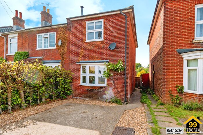 2 Bedroom End Of Terrace House For Sale In Aberdeen Road, Southampton, Hampshire, SO17