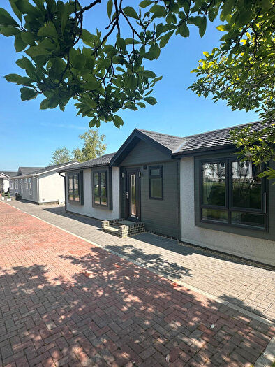 2 Bedroom Park Home For Sale In Cheltenham, Gloucestershire, GL50