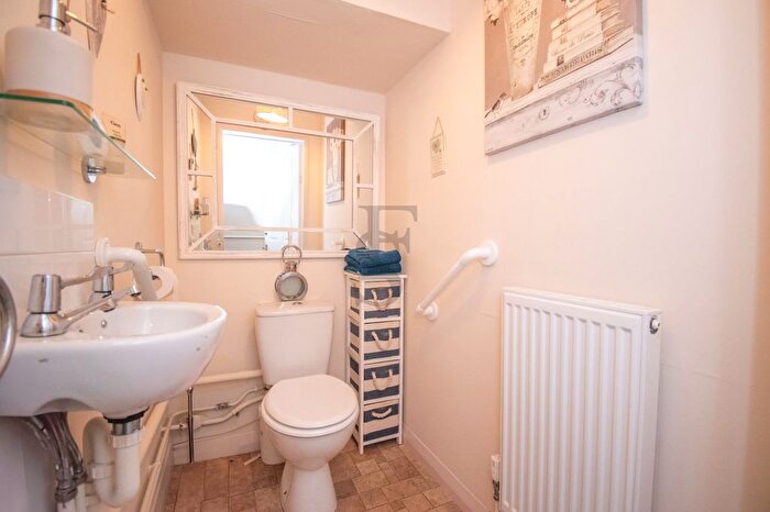 3 Bedroom Detached House For Sale In Lubbesthorpe Road, Leicester, LE3