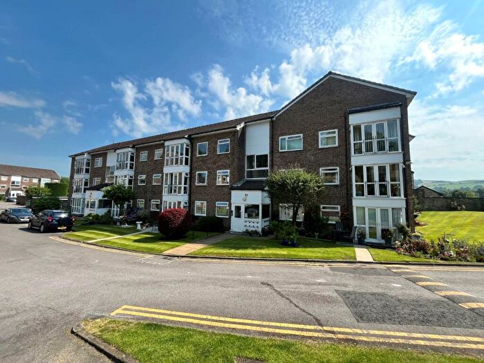 2 Bedroom Flat To Rent In Kay Brow, Ramsbottom, BL0