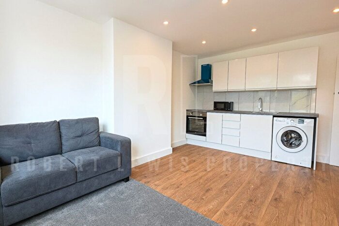 1 Bedroom Flat To Rent In Great North Way, London, NW4