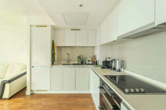 1 Bedroom Apartment To Rent In Landmark East, Canary Wharf, E14