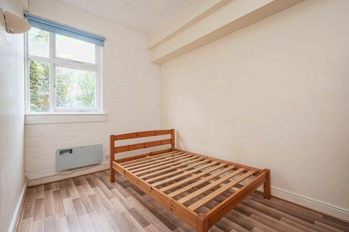 2 Bedroom Flat To Rent In Adelina Yard, Whitechapel, London, E1