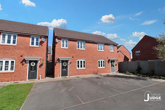 3 Bedroom Semi-Detached House For Sale In Mill Hill Wood Way, Ibstock, LE67