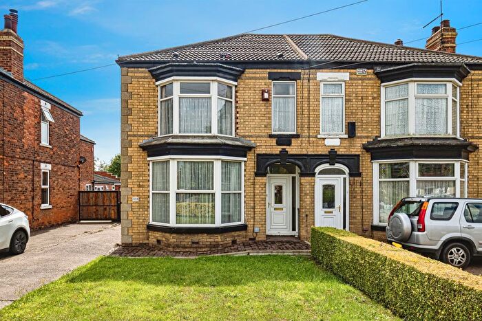4 Bedroom Semi-detached House For Sale In Holderness Road, Hull, HU9