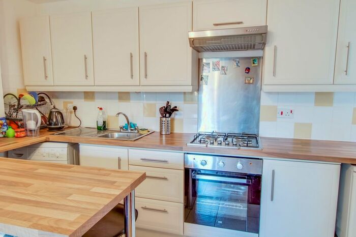 1 Bedroom Terraced House To Rent In New Street, Crawley, RH10
