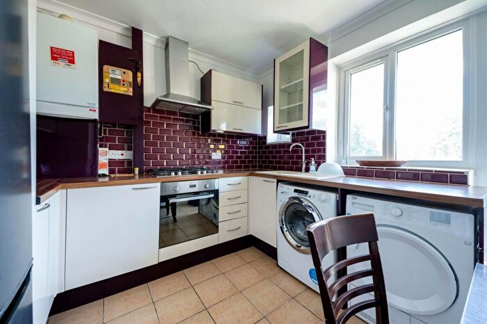 2 Bedroom Flat To Rent In Clive Road, West Dulwich, London, SE21