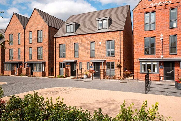 4 Bedroom Semi Detached House For Sale In Waterslade Way, Houghton Regis, Dunstable, Bedfordshire, LU5