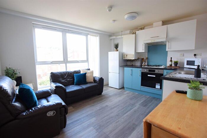 3 Bedroom Flat To Rent In Apt, Brayford Court - Student Apartment - /, LN1