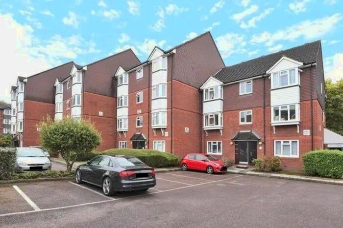 1 Bedroom Flat To Rent In Weald Close, London, SE16