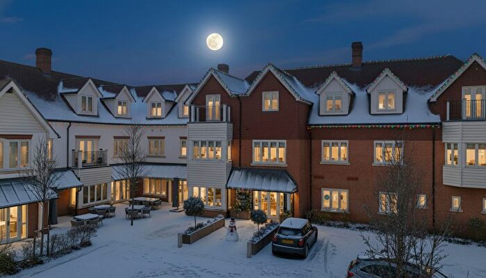 2 Bedroom Flat For Sale In Kings Square, Leeds, ME17