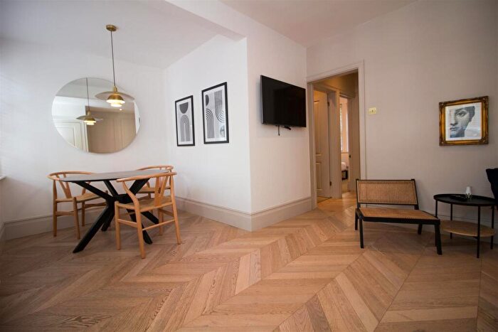2 Bedroom Flat To Rent In High Street, Weston, Bath, BA1