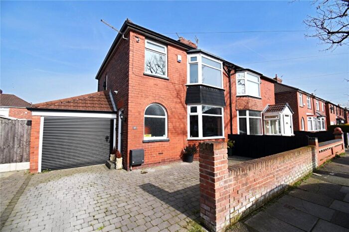 3 Bedroom Semi-Detached House For Sale In Windsor Road, Denton, Manchester, Greater Manchester, M34