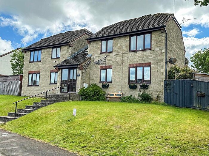 2 Bedroom Flat For Sale In Elmer Close, Malmesbury, SN16