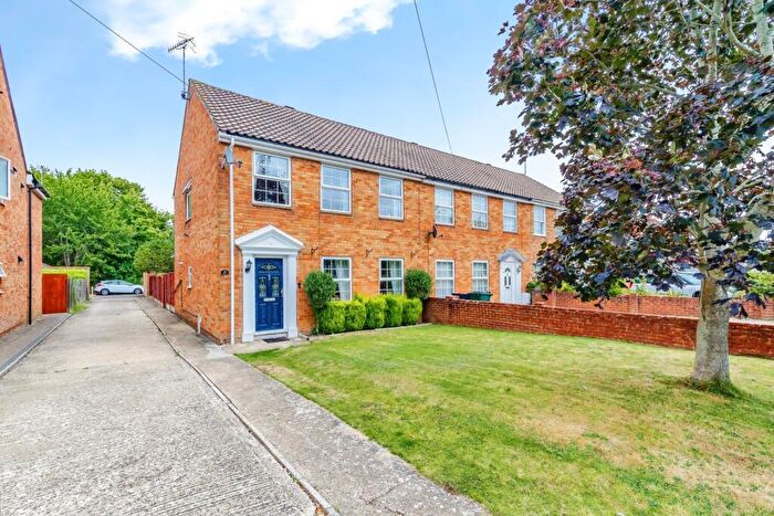 3 Bedroom End Of Terrace House For Sale In Green Lane, Crawley, West Sussex, RH10