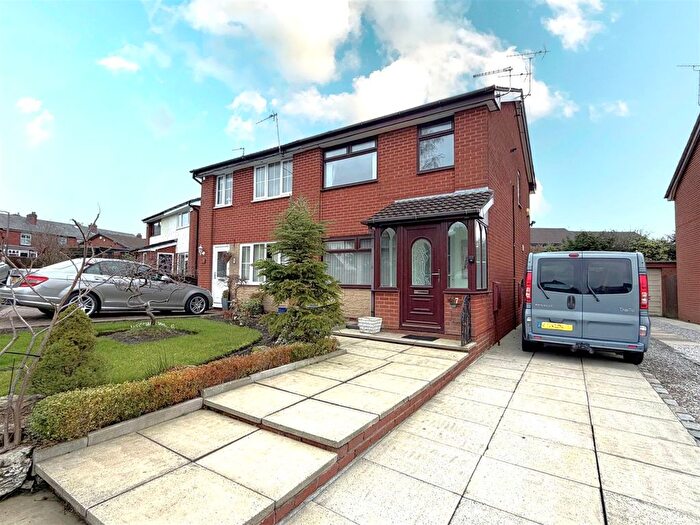 3 Bedroom Semi-Detached House For Sale In Collingwood Way, Westhoughton, Bolton, BL5