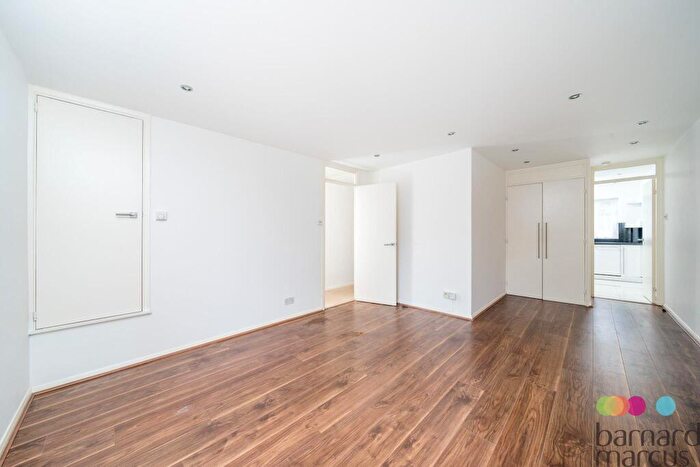 1 Bedroom Apartment To Rent In Copwood Close, North Finchley, London, N12