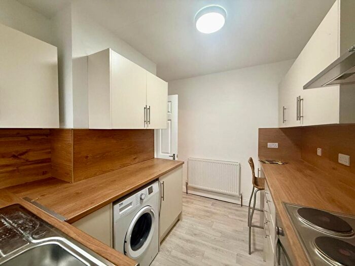 2 Bedroom Flat To Rent In Croftlands, Dewsbury, WF12