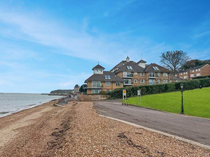 3 Bedroom Apartment For Sale In Queens Road, Cowes, PO31