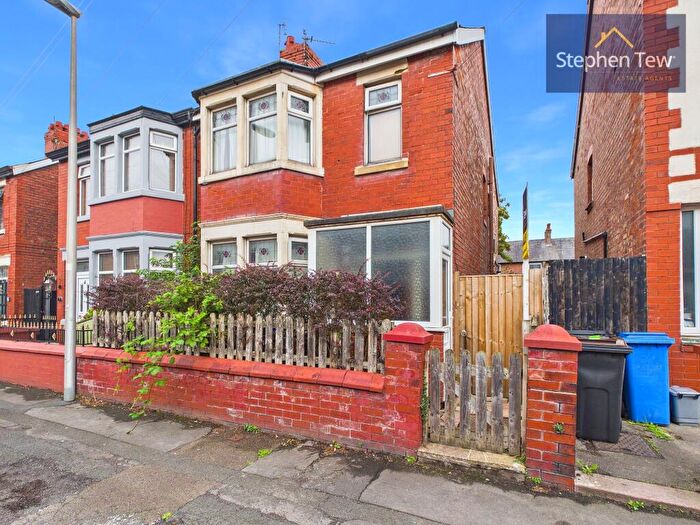 3 Bedroom Semi-Detached House For Sale In Manchester Road, Blackpool, FY3