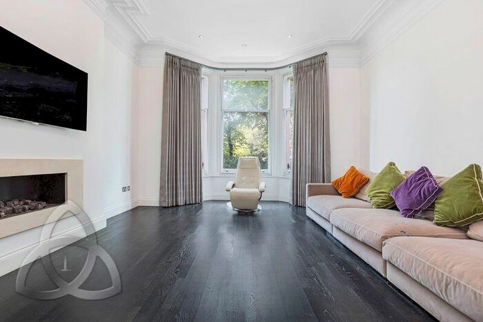 3 Bedroom Maisonette To Rent In Abbey Road, NW8