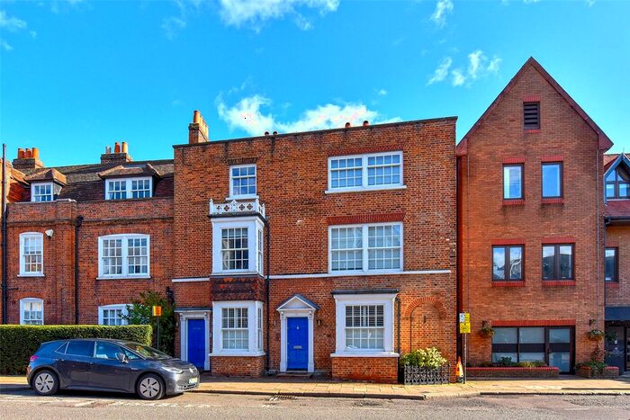 2 Bedroom Flat To Rent In Sheet Street, Windsor, Berkshire, SL4