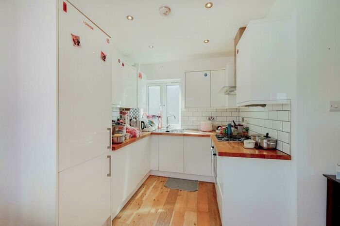 2 Bedroom Flat To Rent In Walters Yard, Bromley, BR1