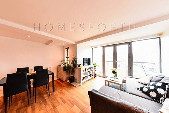 3 Bedroom Flat To Rent In Crediton Heights, Okehampton Road, Kensal Rise, NW10